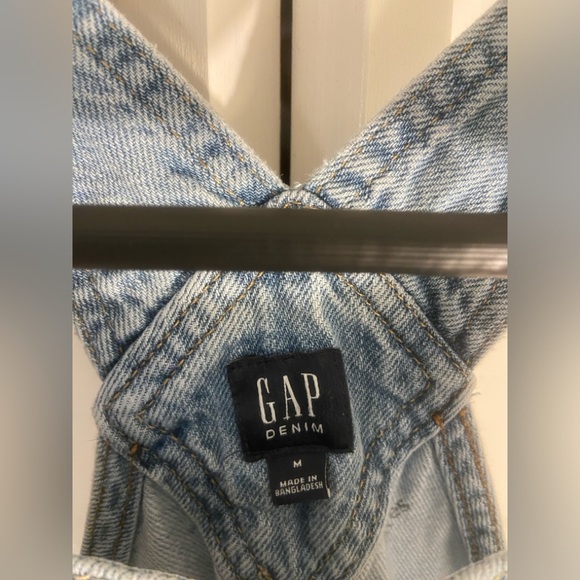 Gap kids distressed overall shorts, size M - Picture 3 of 5